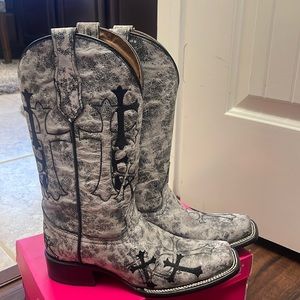 Size 7 M Circle G western boots- brand new